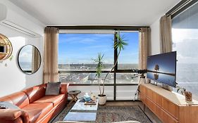 Trendy Inner-City Living Brunswick Apt For Two